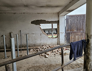 Oprava stáje pro skot